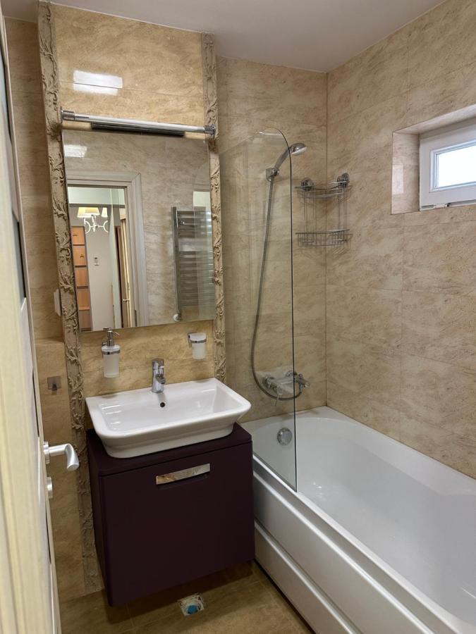 Page3 Apartament Tergovistye Kültér fotó